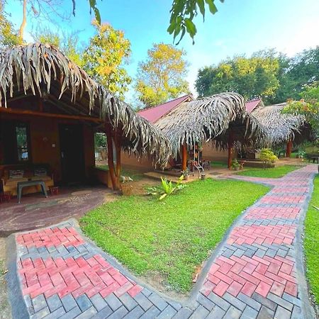 Hasthi Safari Cottage Udawalawe Bagian luar foto