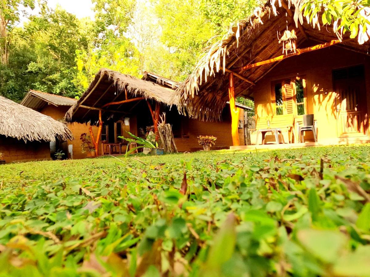Hasthi Safari Cottage Udawalawe Bagian luar foto