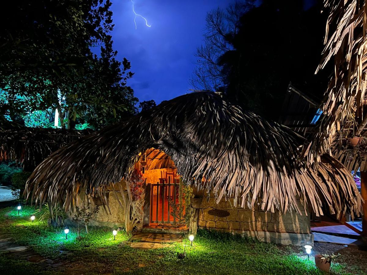 Hasthi Safari Cottage Udawalawe Bagian luar foto