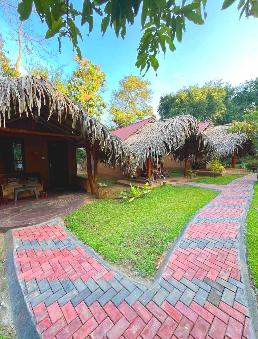 Hasthi Safari Cottage Udawalawe Bagian luar foto
