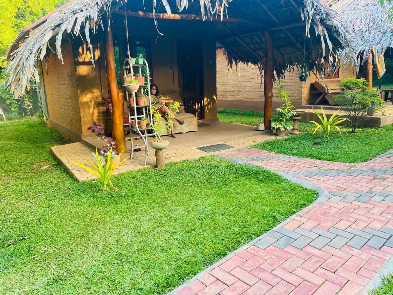 Hasthi Safari Cottage Udawalawe Bagian luar foto